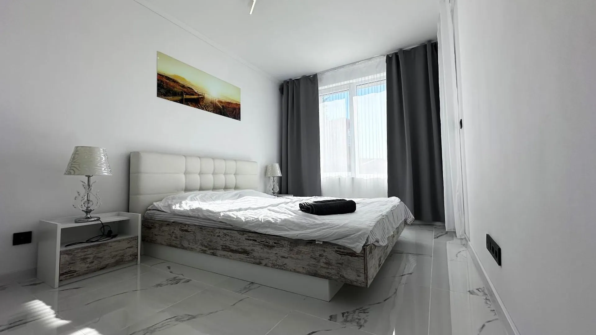Admiral Plaza Apartment , Large Swimming Pool , 5 Min Walking To The Beach Napospart 0*,  Bulgária
